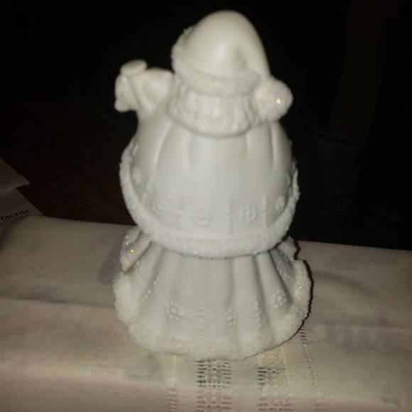 Beautiful soft Porcelain Winter Scene Santa - Picture 4 of 6